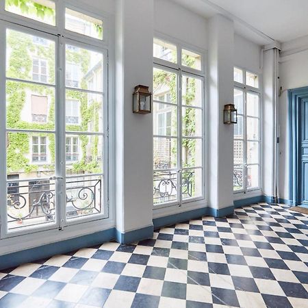 Place Des Vosges - 1Br With Balcony - Cityapartmentstay Paris Luaran gambar