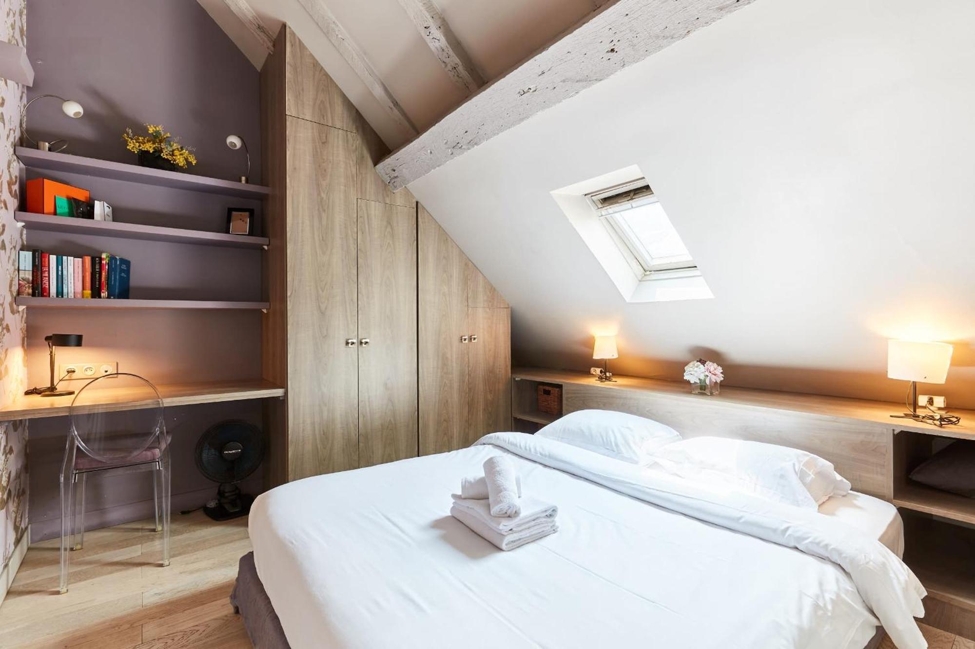 Place Des Vosges - 1Br With Balcony - Cityapartmentstay Paris Luaran gambar