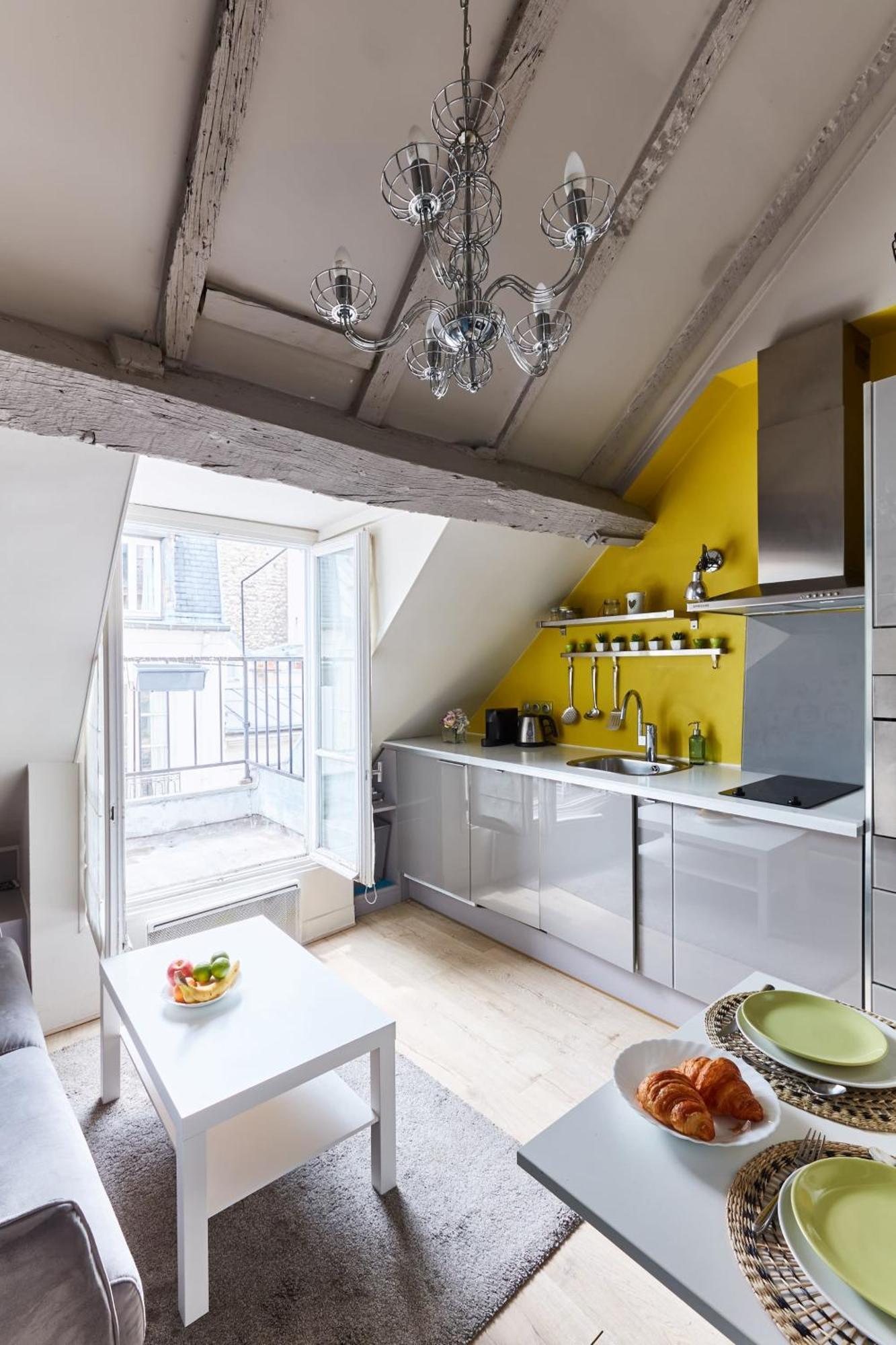 Place Des Vosges - 1Br With Balcony - Cityapartmentstay Paris Luaran gambar