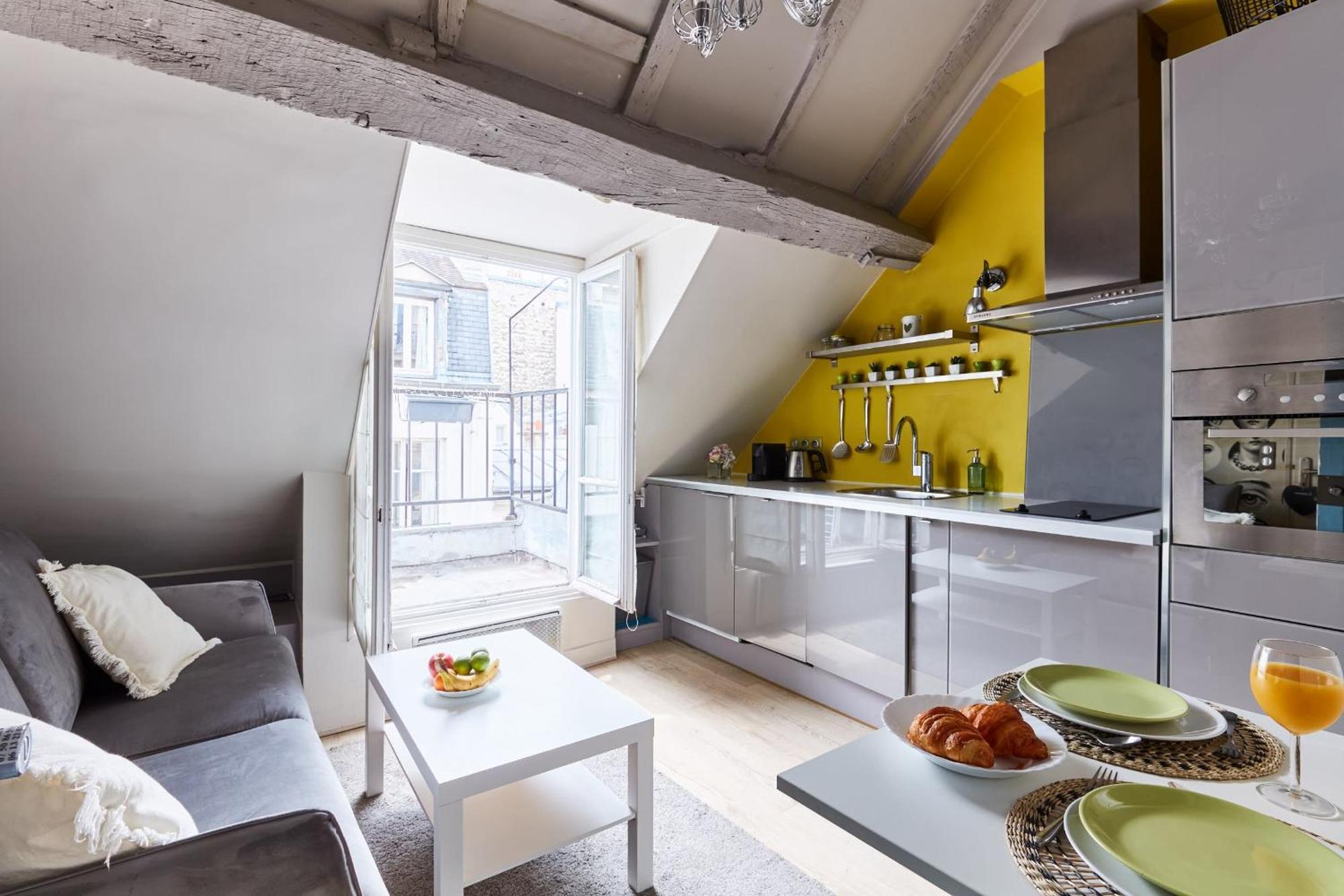Place Des Vosges - 1Br With Balcony - Cityapartmentstay Paris Luaran gambar