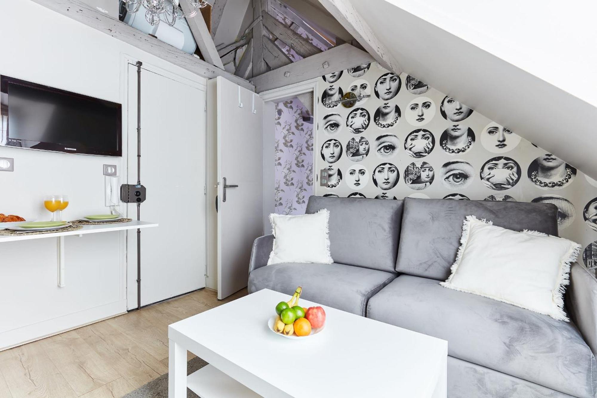 Place Des Vosges - 1Br With Balcony - Cityapartmentstay Paris Luaran gambar