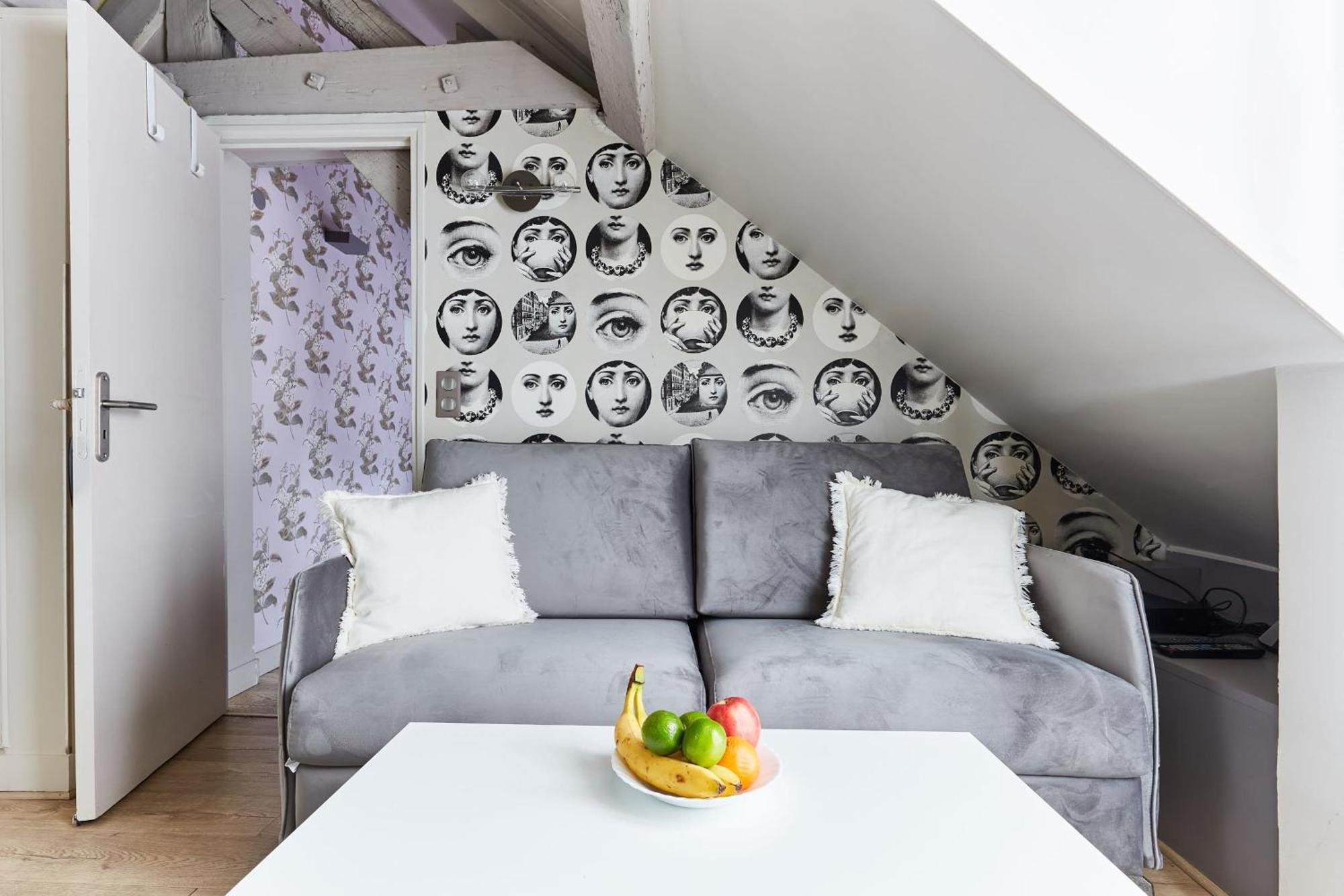 Place Des Vosges - 1Br With Balcony - Cityapartmentstay Paris Luaran gambar