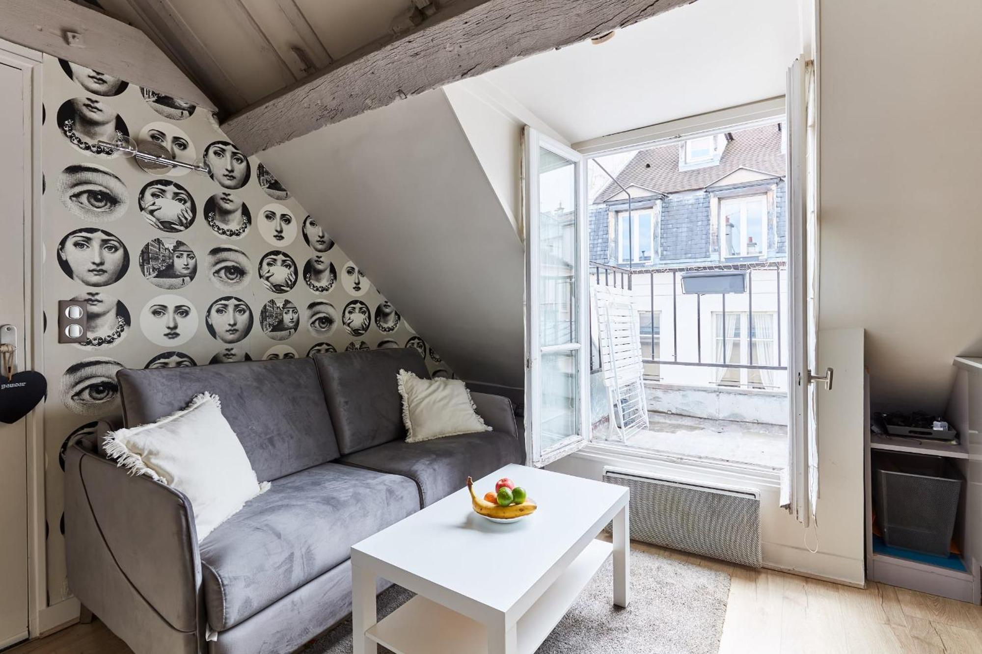 Place Des Vosges - 1Br With Balcony - Cityapartmentstay Paris Luaran gambar