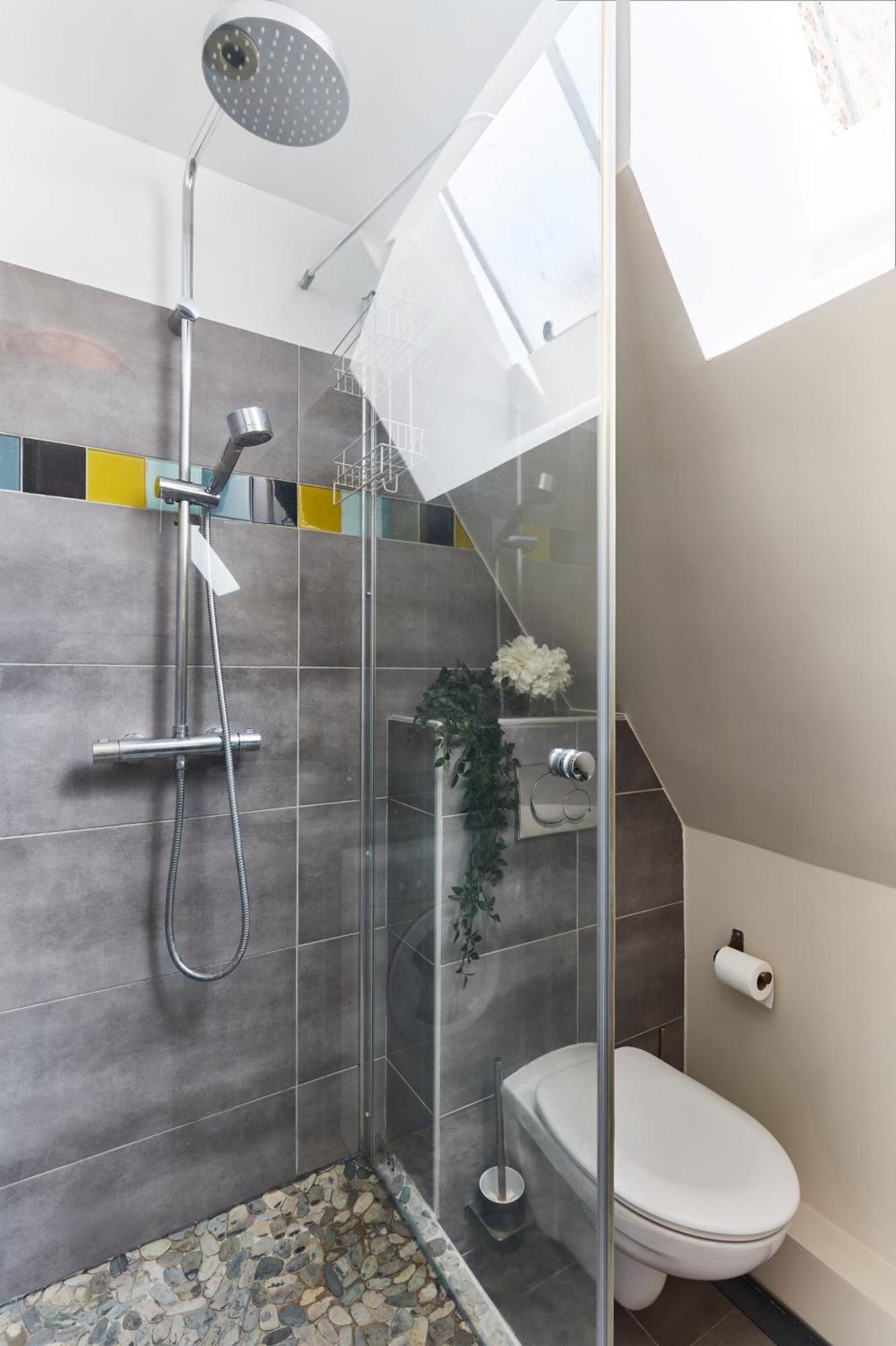 Place Des Vosges - 1Br With Balcony - Cityapartmentstay Paris Luaran gambar