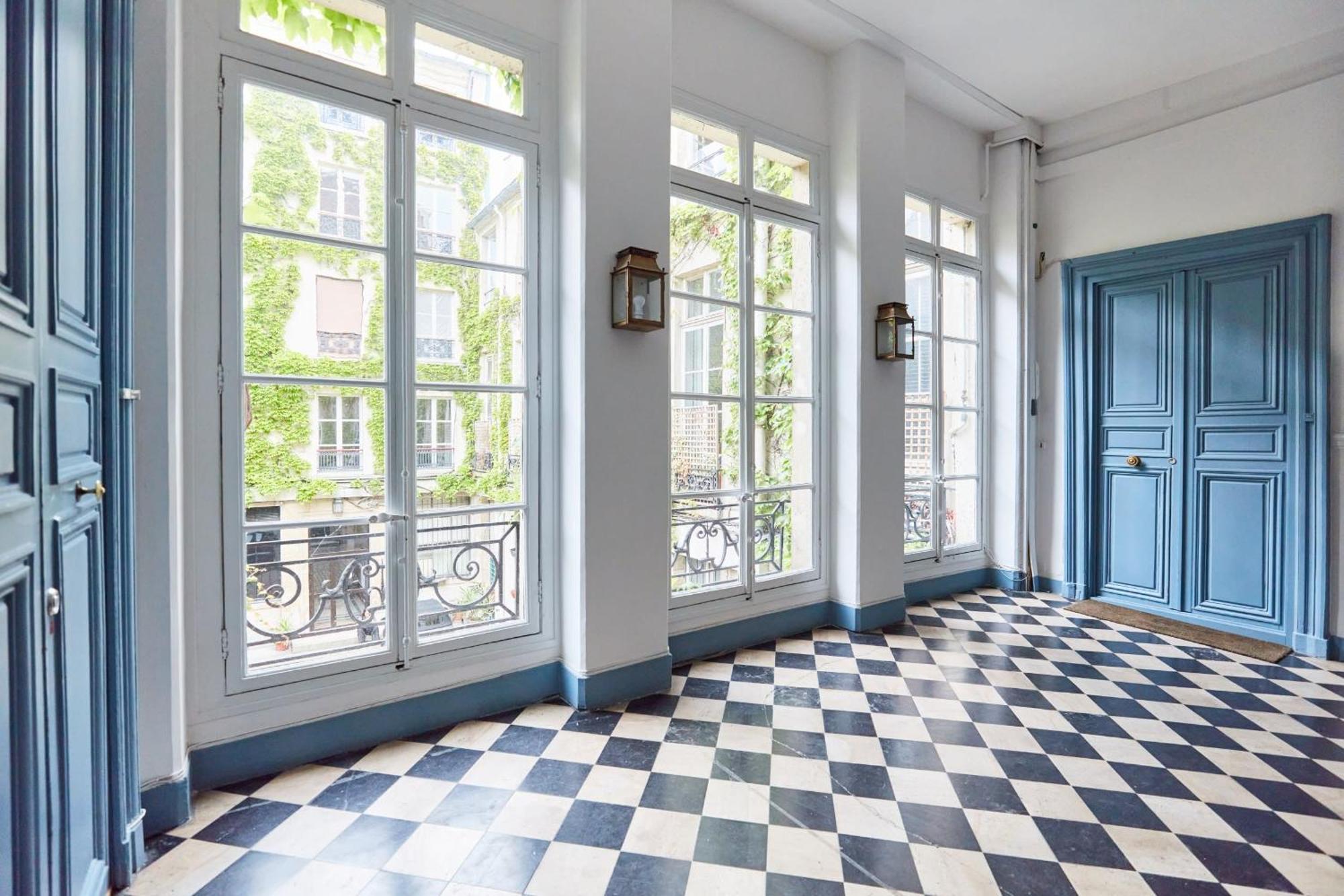 Place Des Vosges - 1Br With Balcony - Cityapartmentstay Paris Luaran gambar