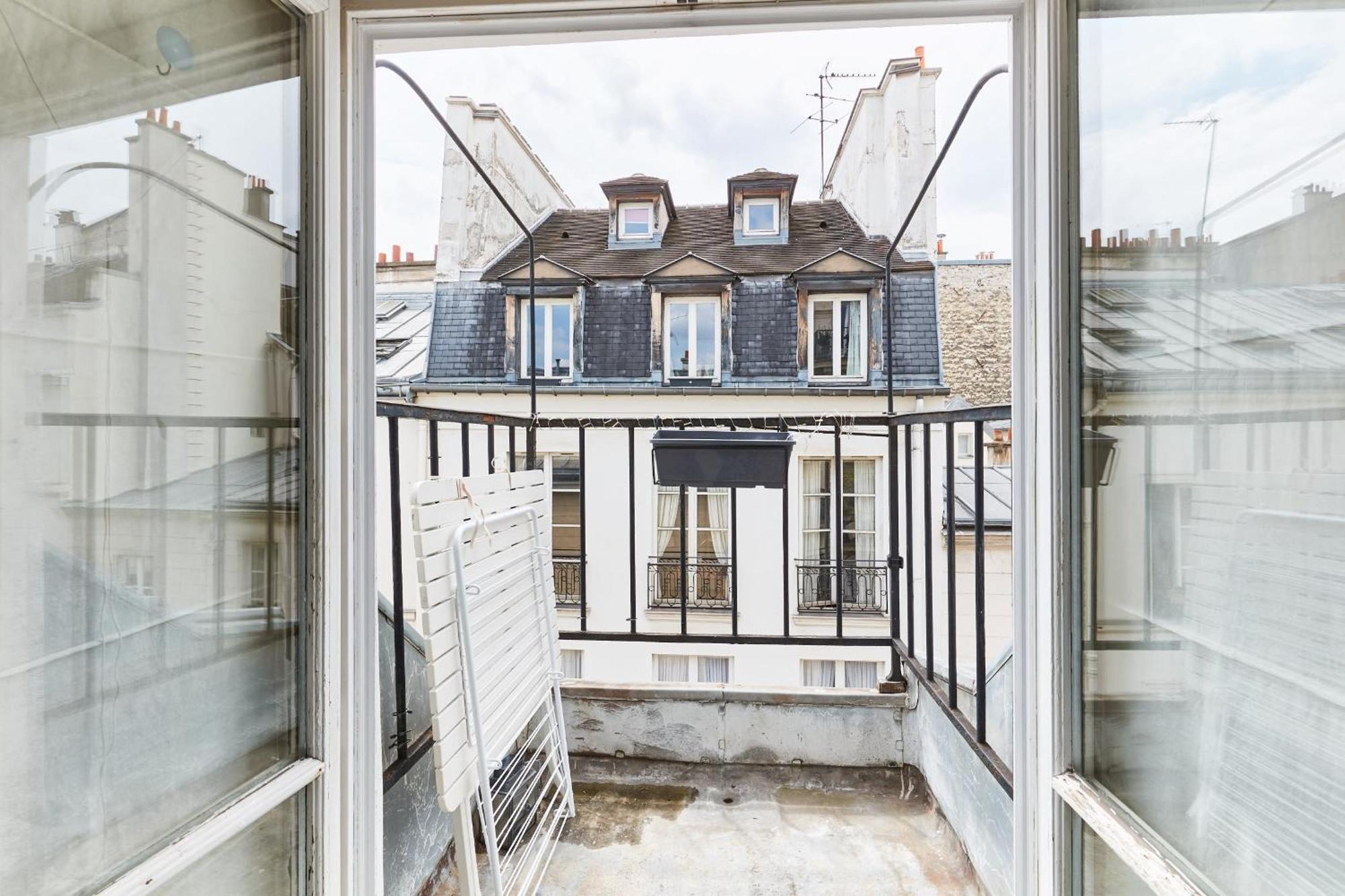 Place Des Vosges - 1Br With Balcony - Cityapartmentstay Paris Luaran gambar