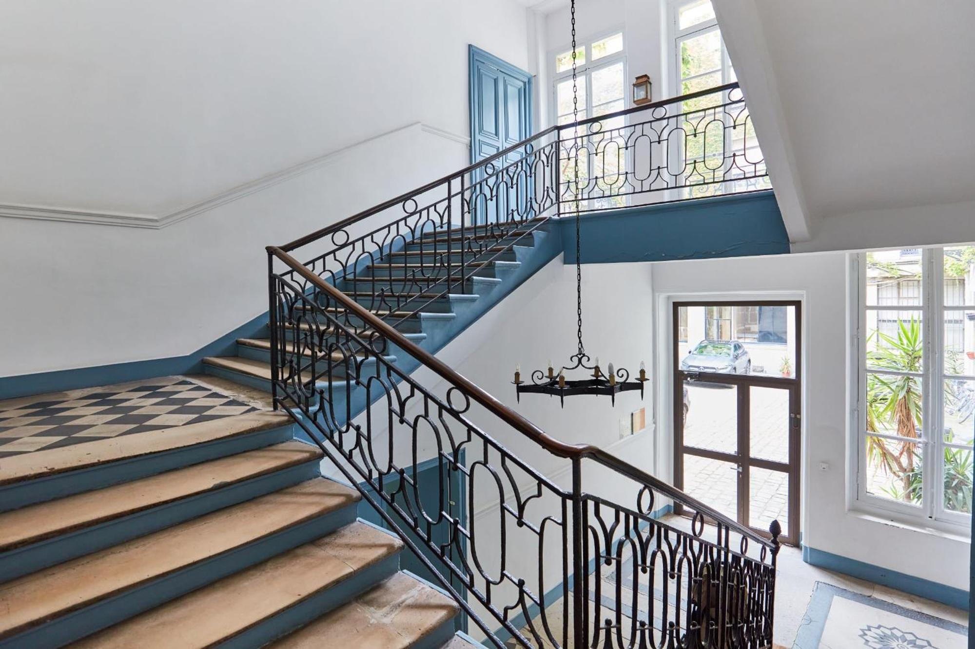 Place Des Vosges - 1Br With Balcony - Cityapartmentstay Paris Luaran gambar