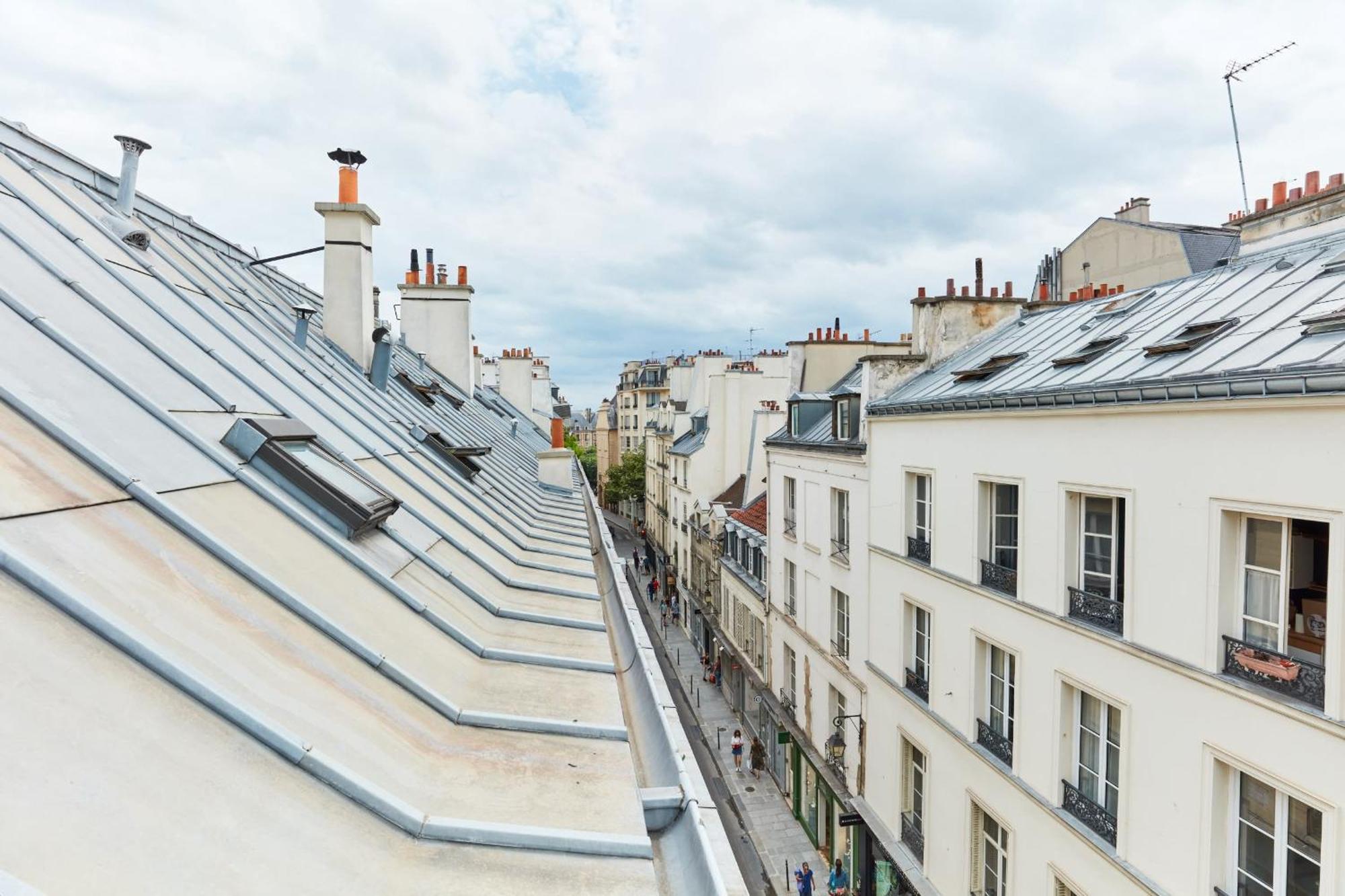 Place Des Vosges - 1Br With Balcony - Cityapartmentstay Paris Luaran gambar