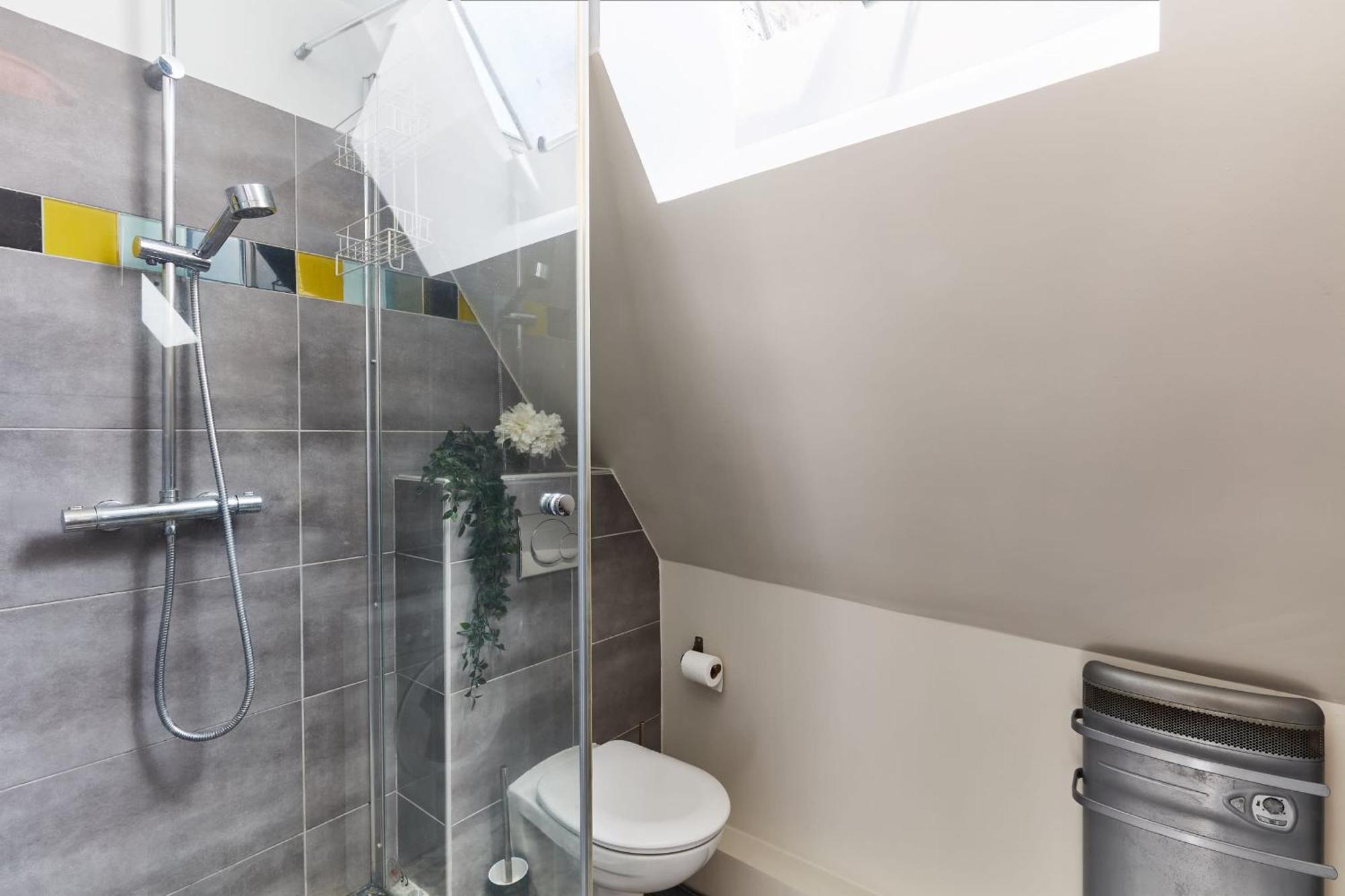Place Des Vosges - 1Br With Balcony - Cityapartmentstay Paris Luaran gambar